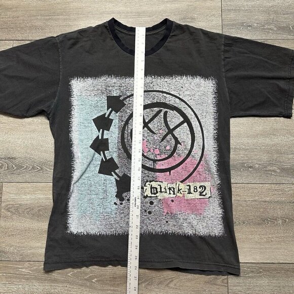 Y2K Blink 182 Smiley Face Distressed Tour Band T-Shirt Mens L Pop Punk - Picture 4 of 4